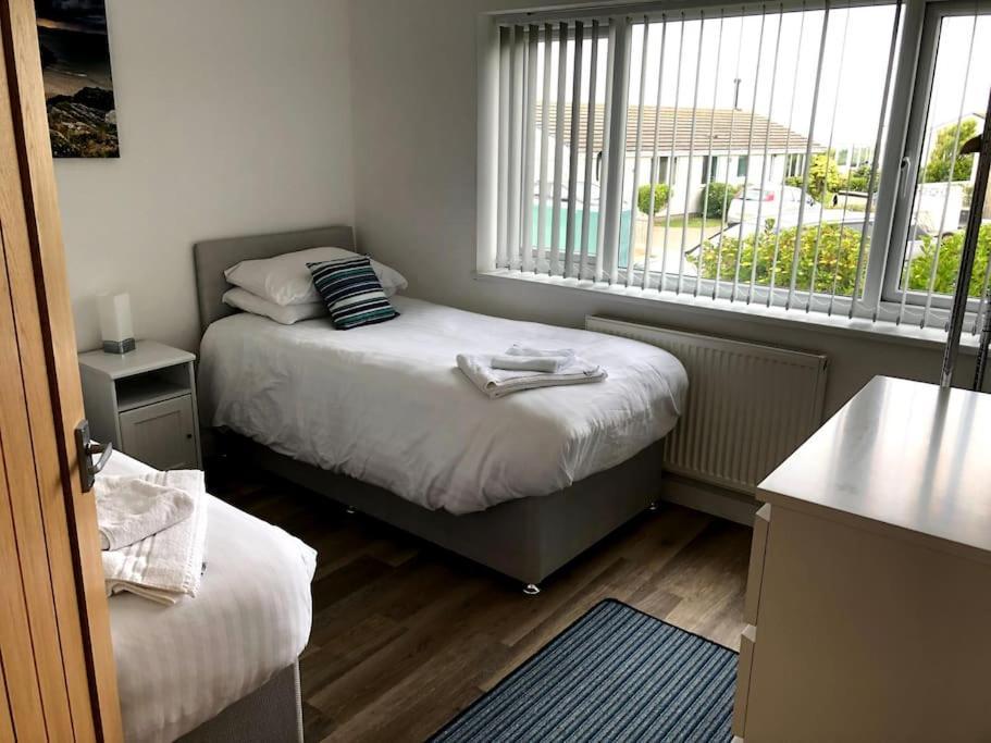 Coastal Bungalow, Sleeps 5 And Ideal For Walkers Amlwch Екстер'єр фото