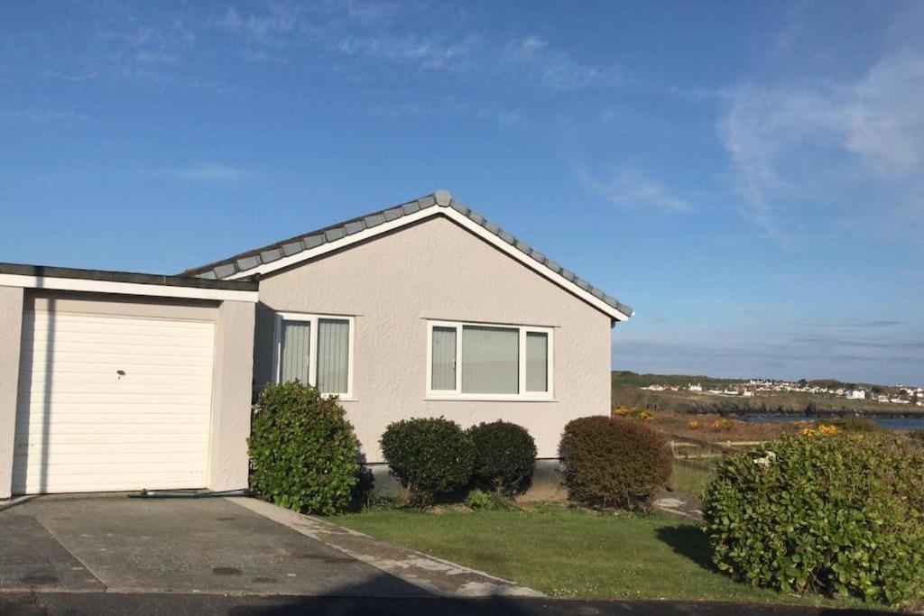 Coastal Bungalow, Sleeps 5 And Ideal For Walkers Amlwch Екстер'єр фото